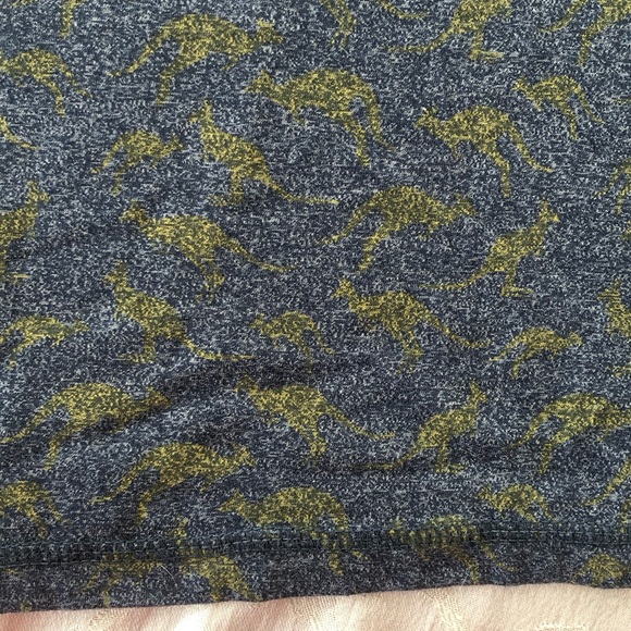 Creative Destruction Short Sleeve T-Shirt Men’s size L Blue W/Yellow Kangaroos - Picture 2 of 13